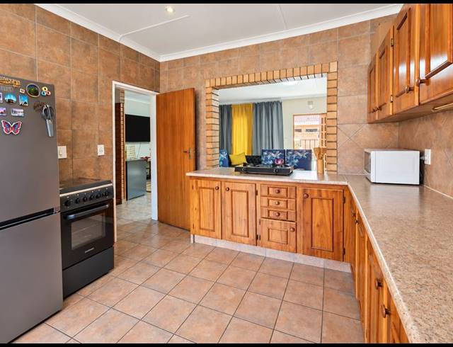 2 BEDROOM TOWNHOUSE FOR SALE IN STRUBENVALE